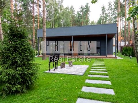 будинок за адресою Набережна вул.