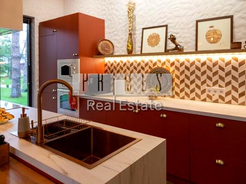 будинок за адресою Набережна вул.