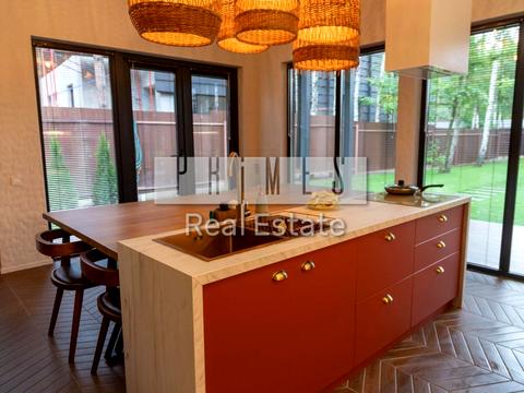 будинок за адресою Набережна вул.