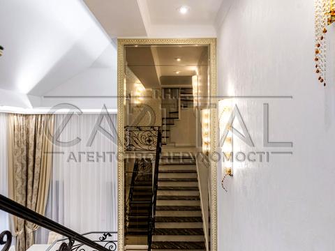 будинок за адресою смт. Козин, Лугова вул.