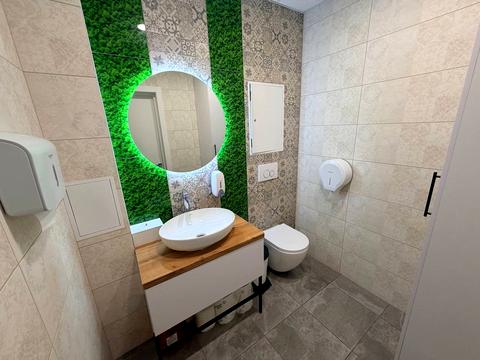 комерційна за адресою Університетська вул., 3/7