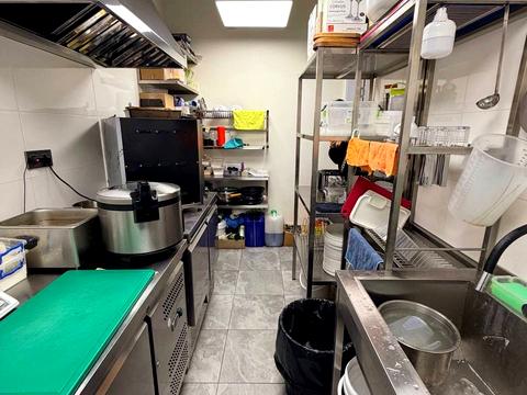 комерційна за адресою Університетська вул., 3/7