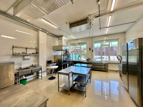 комерційна за адресою Академіка Писаржевського вул., 8