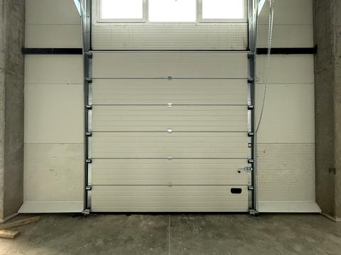 комерційна за адресою Білогородська вул., 23