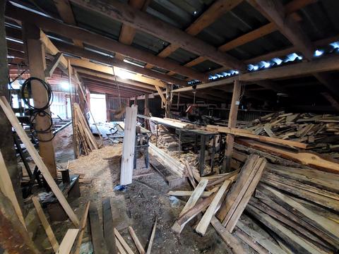 комерційна за адресою Берегова вул., 1