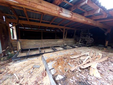 комерційна за адресою Берегова вул., 1