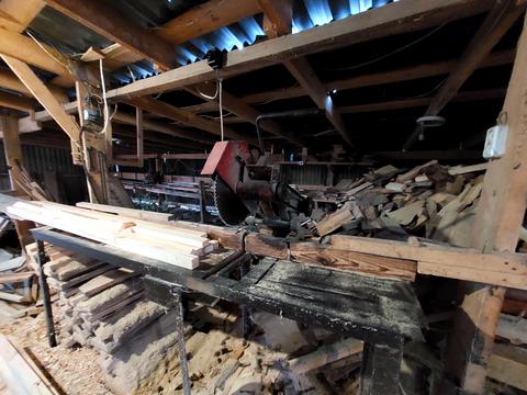 комерційна за адресою Берегова вул., 1