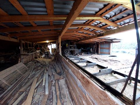 комерційна за адресою Берегова вул., 1