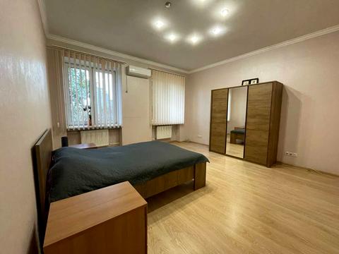 квартира за адресою Олександра Довженка вул., 2