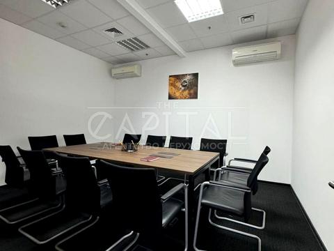 комерційна за адресою Спортивна пл., 1а