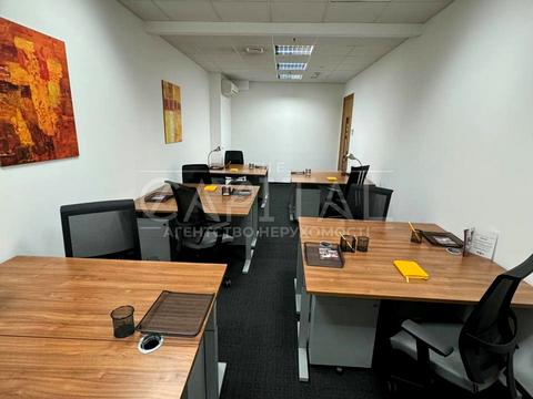 комерційна за адресою Спортивна пл., 1а