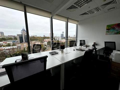 комерційна за адресою Спортивна пл., 1а