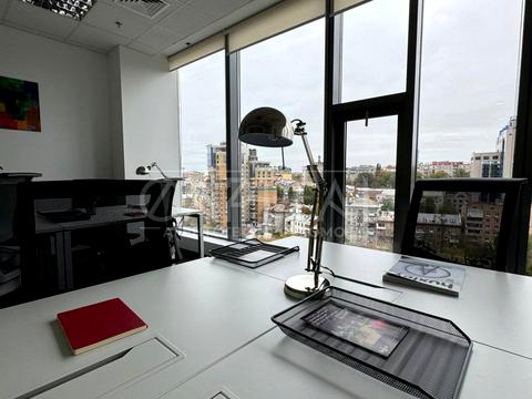 комерційна за адресою Спортивна пл., 1а