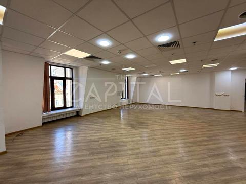 комерційна за адресою Басейна вул., 1/2