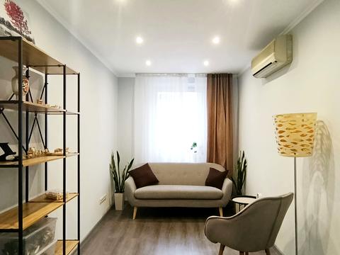 комерційна за адресою Миколи Міхновського бульв. (Дружби народів), 25