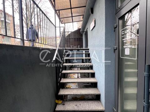 комерційна за адресою Київ, Князів Острозьких вул. (Московська), 41/8