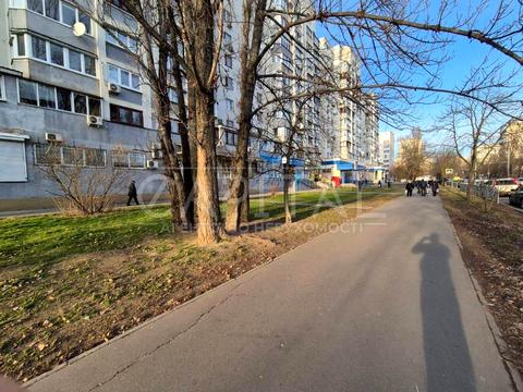 комерційна за адресою Київ, Тулузи вул., 3-Б