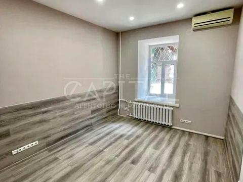 комерційна за адресою Михайлівська вул., 2