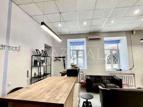 комерційна за адресою Михайлівська вул., 2