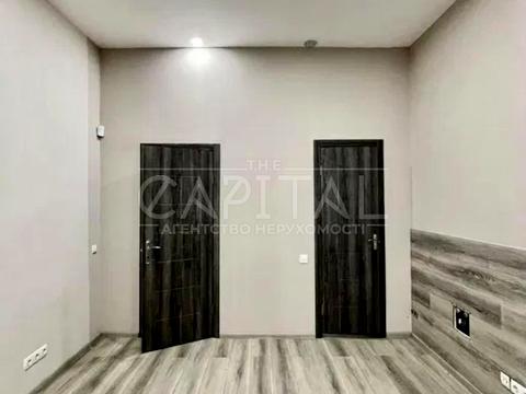 комерційна за адресою Михайлівська вул., 2