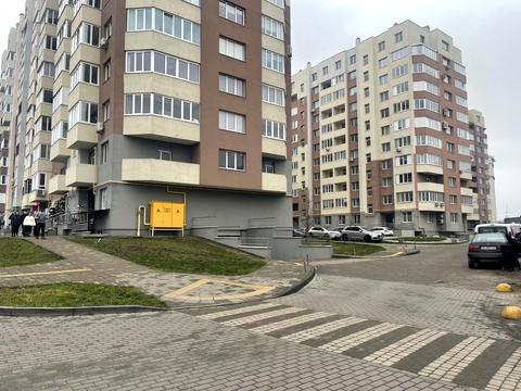 комерційна за адресою Угорська вул., 14є