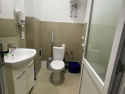 комерційна за адресою Угорська вул., 14є