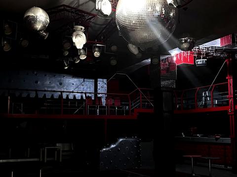 комерційна за адресою Руська вул., 244