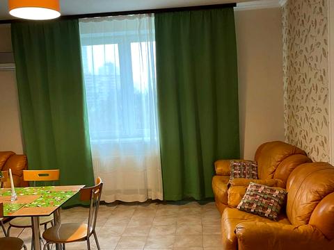 будинок за адресою Степана Чобану вул. (Василя Алексухіна), 8