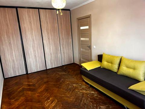 квартира за адресою Леоніда Каденюка просп. (Юрія Гагаріна), 9