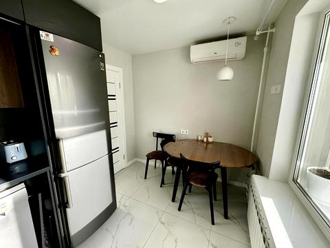 квартира за адресою Феодосійська вул., 8