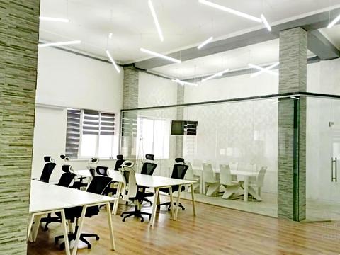 комерційна за адресою Васильківська вул., 30