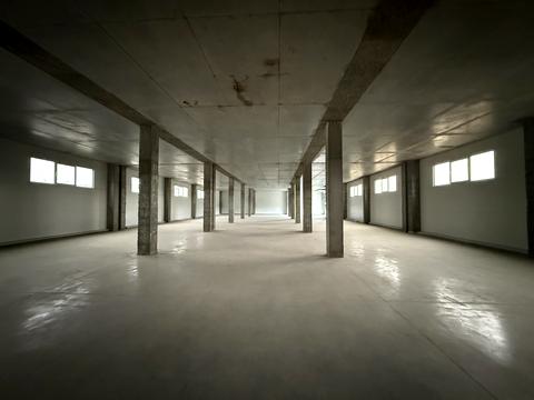 комерційна за адресою Білогородська вул., 44