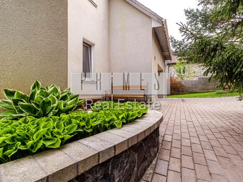 будинок за адресою Добровольців вул