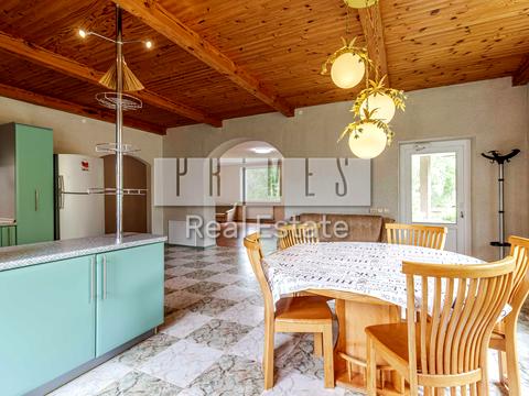 будинок за адресою Добровольців вул