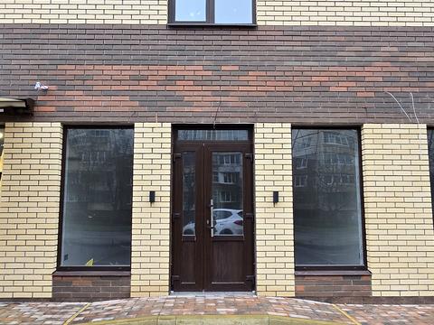 комерційна за адресою Миколи Амосова вул., 2