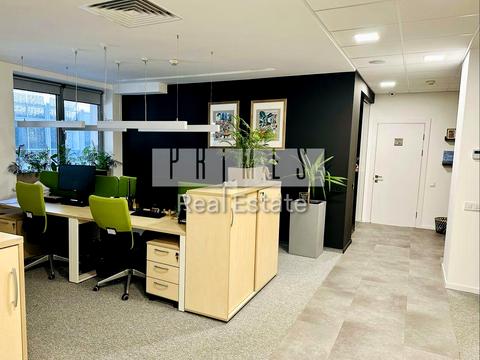 комерційна за адресою Спортивна пл., 3в