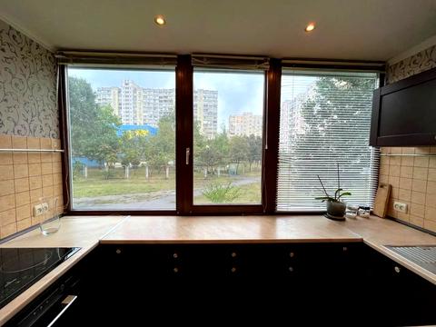 квартира за адресою Лариси Руденко вул., 5