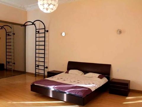 квартира за адресою Леонтовича вул. (Бєлінського), 12