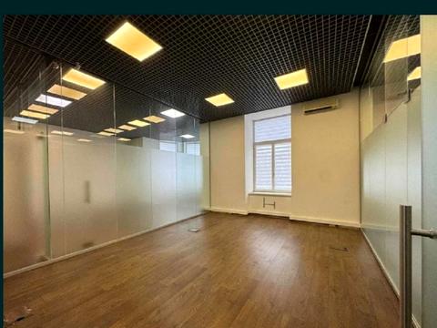 коммерческая по адресу Музейний пер., 4