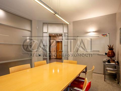 комерційна за адресою Василя Тютюнника вул. (Анрі Барбюса), 5-В