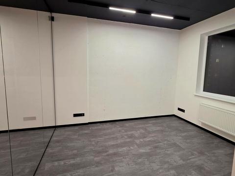 комерційна за адресою Андрія Верхогляда вул. (Михайла Драгомирова), 14-А