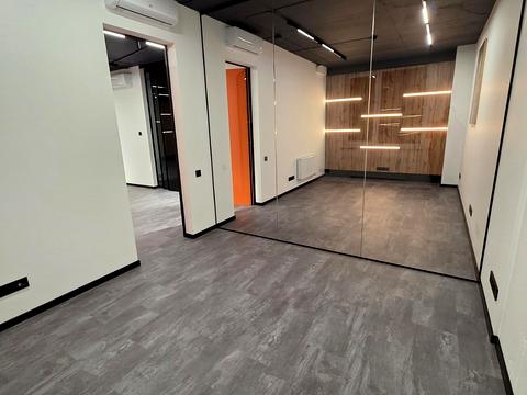 комерційна за адресою Андрія Верхогляда вул. (Михайла Драгомирова), 14-А