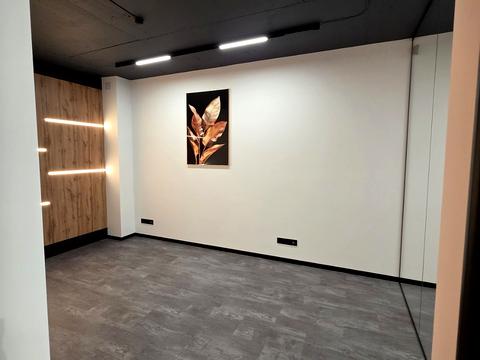 комерційна за адресою Андрія Верхогляда вул. (Михайла Драгомирова), 14-А