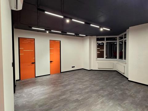 комерційна за адресою Андрія Верхогляда вул. (Михайла Драгомирова), 14-А