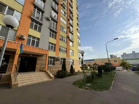 квартира за адресою Сім'ї Кульженків вул. (Петра Дегтяренка), 31-А