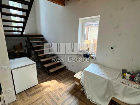 будинок за адресою Набережна вул.