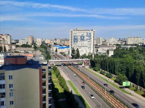 квартира за адресою Любомира Гузара просп. (Космонавта Комарова), 26