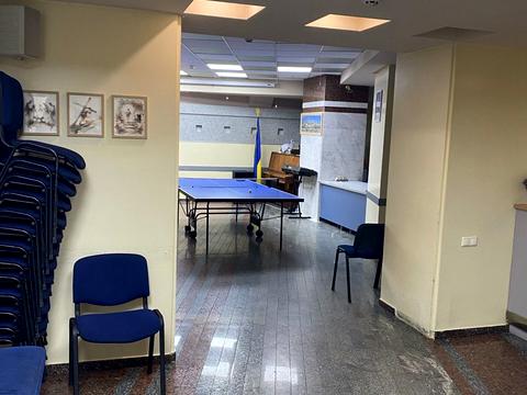 комерційна за адресою Дмитра Яворницького просп. (Карла Маркса), 20