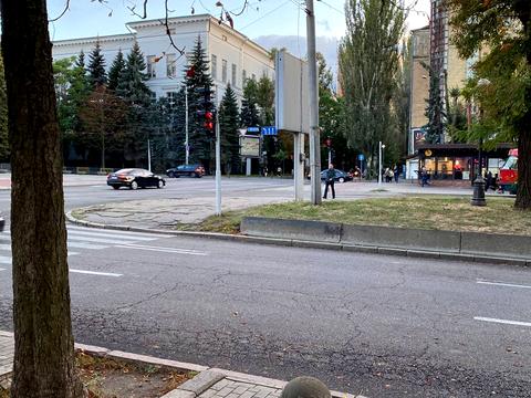 комерційна за адресою Дмитра Яворницького просп. (Карла Маркса), 20