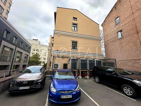 комерційна за адресою Несторівський пров., 8